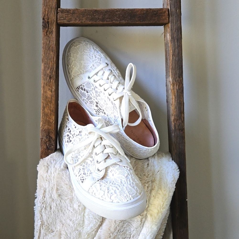 Caslon Payton Lace Sneaker, size 10